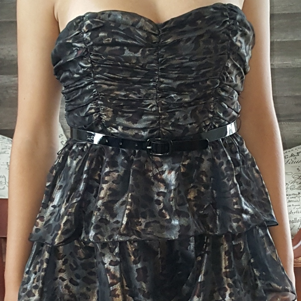 A U W Strapless event dress